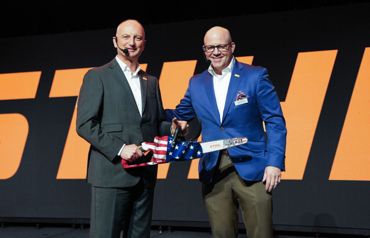 Gemeinsames Bild von Dr. Nikolas Stihl und Chris Keffer, Geschäftsführer STIHL Inc. (USA) anlässlich des Jubiläums in den USA.